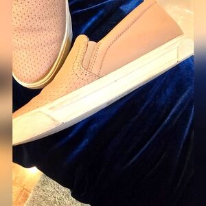 NATURALIZER LEATHER SLIP ON SNEAKERS